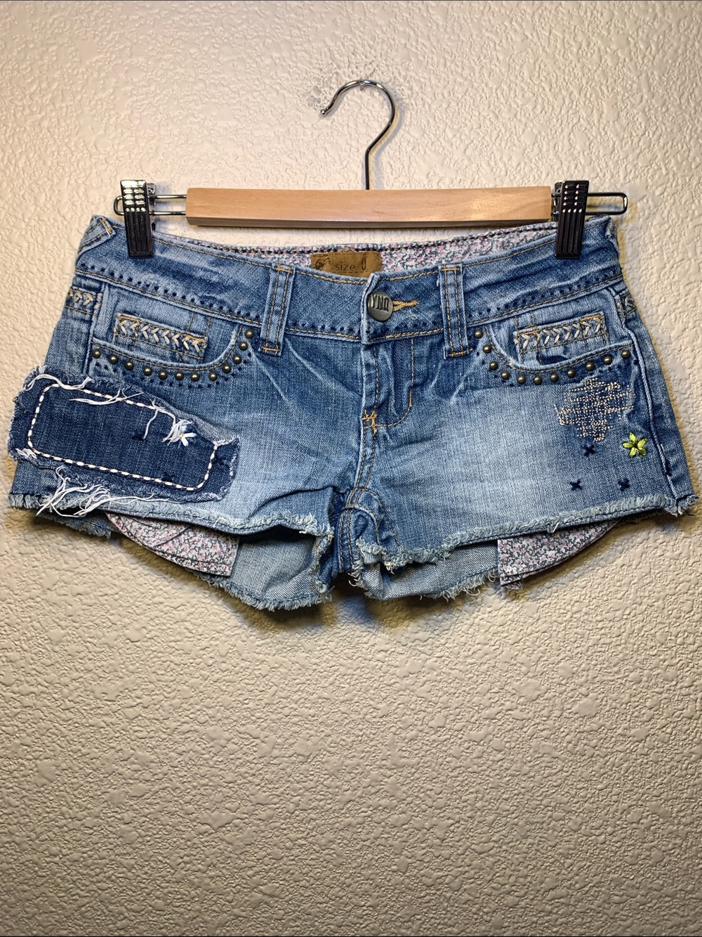 YNQ shorts sz 28 patchwork embroidery whimsical festival concert boho fairy